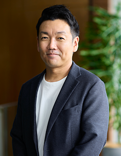 代表取締役社長　川尻 篤史　Atsushi Kawajiri
